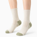 Chaussettes mi-mollet 35-38 en maille côtelée écru et vert sauge - respirantes et extensibles